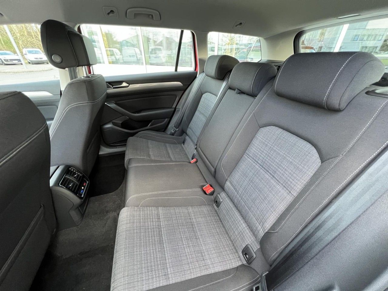 Volkswagen Passat Variant - Bild 8