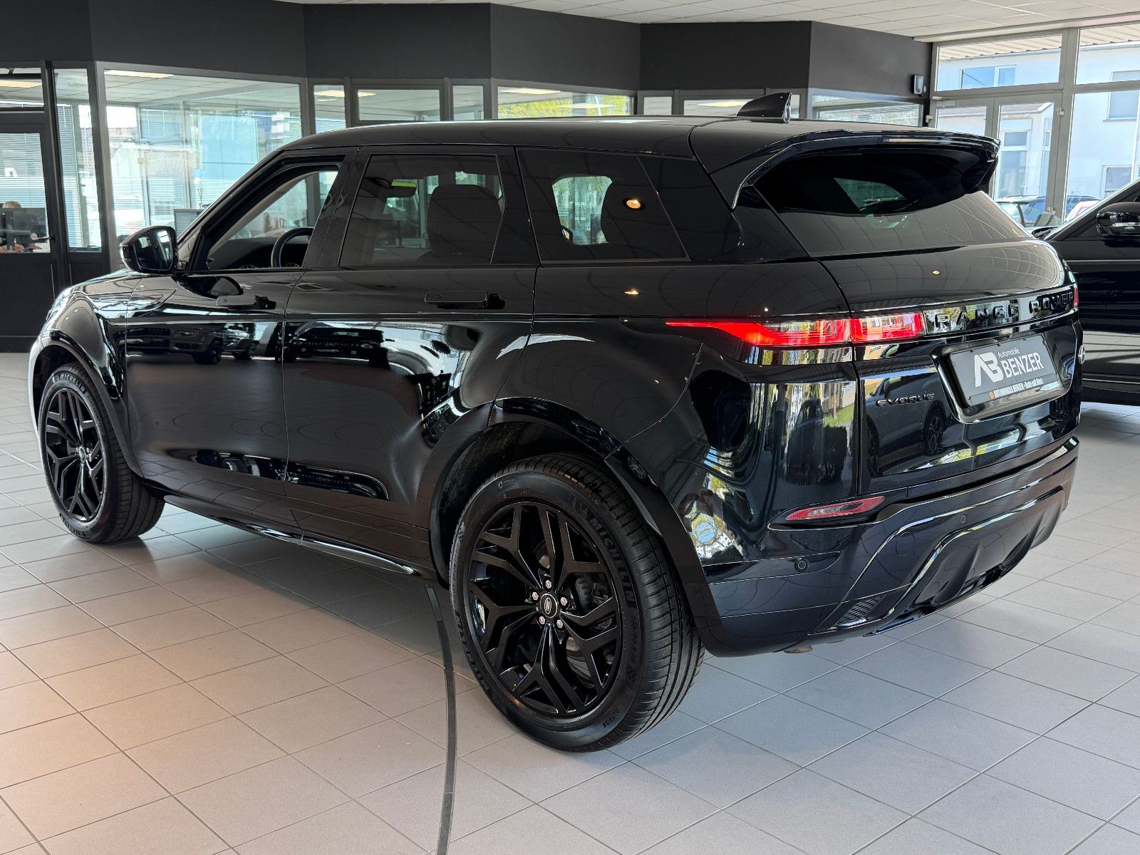 Fahrzeugabbildung Land Rover Evoque R-Dynamic SE/PANORAMA/MERIDIAN/KAMERA