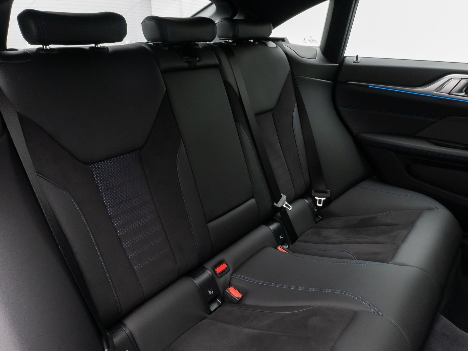 Fahrzeugabbildung BMW i4 eD40 M Sport Gran Coupè Kamera Glasdach HUD