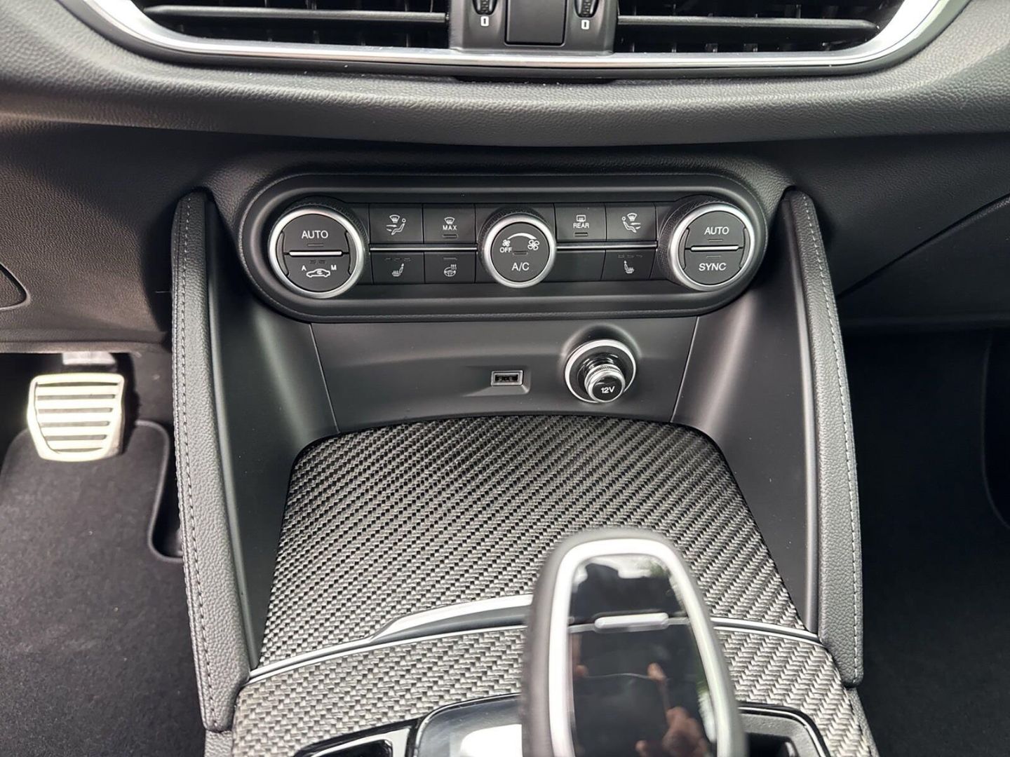 Fahrzeugabbildung Alfa Romeo Stelvio 2.9 V6 Bi-turbo Quadrifoglio+LED+PANO+21