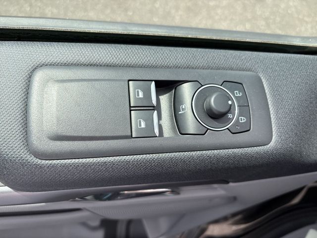 Fahrzeugabbildung Ford Tourneo Custom 2.0 320 L1 Nugget Titanium