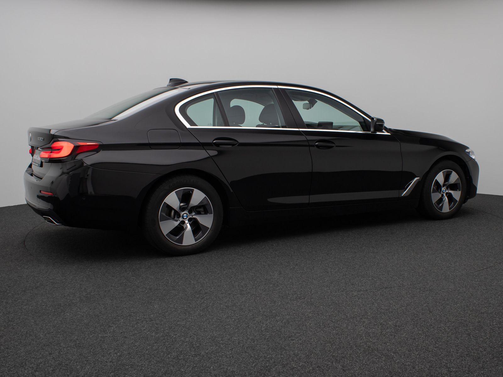 Fahrzeugabbildung BMW 530i Lim.DAB CockPitPro PDC Sitzhzg Alarm LED