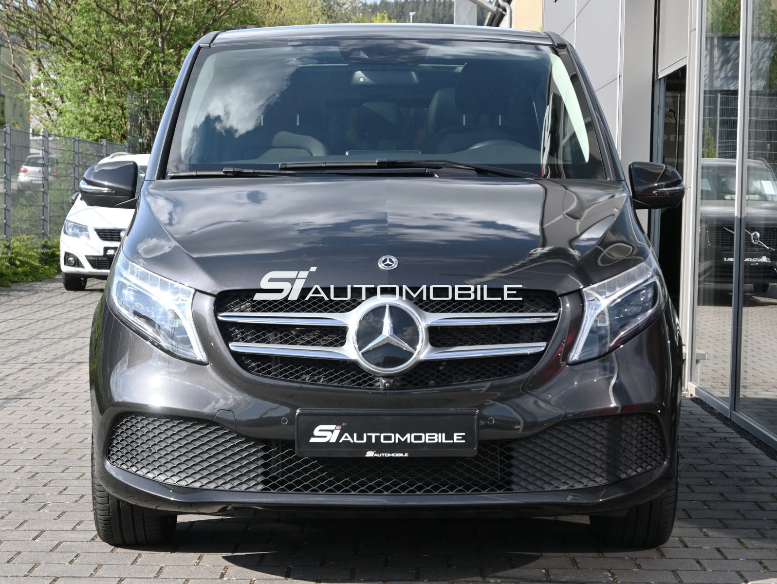 Fahrzeugabbildung Mercedes-Benz V 300 d 4Mat. Lang AVANTG. EDITION °PANO°STANDHZ