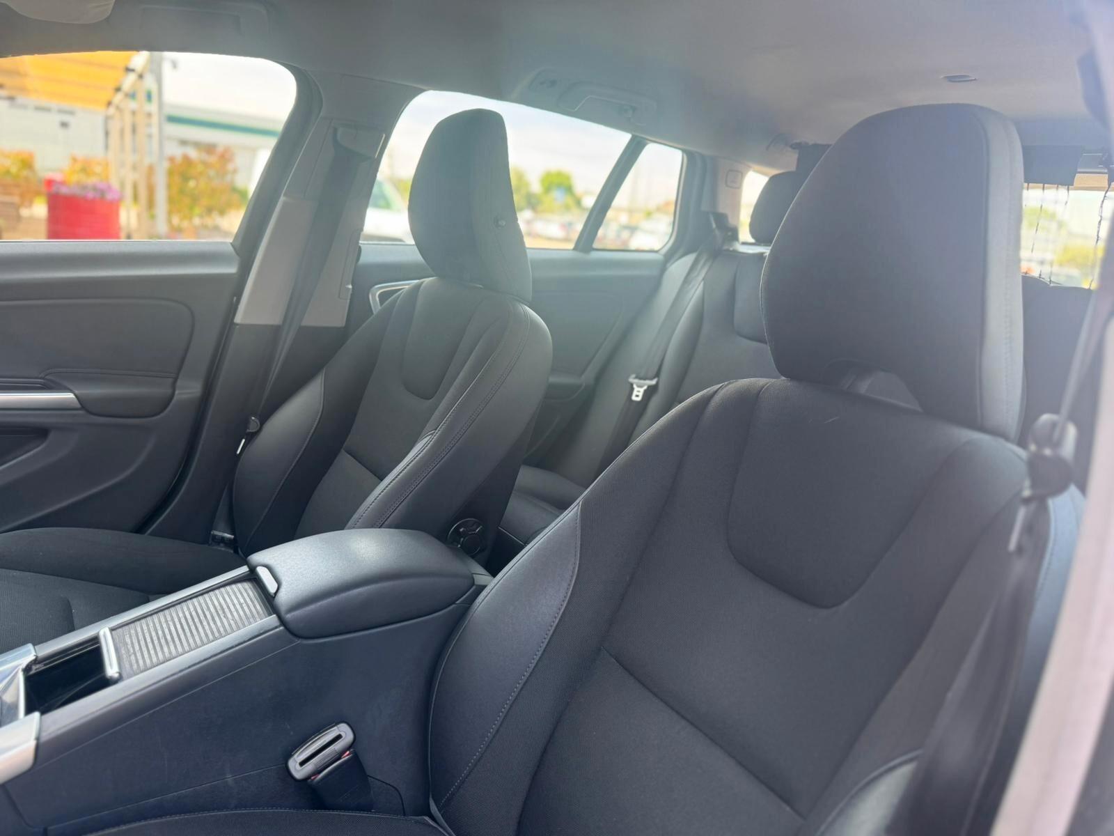 Volvo V60 2011 — photo 11