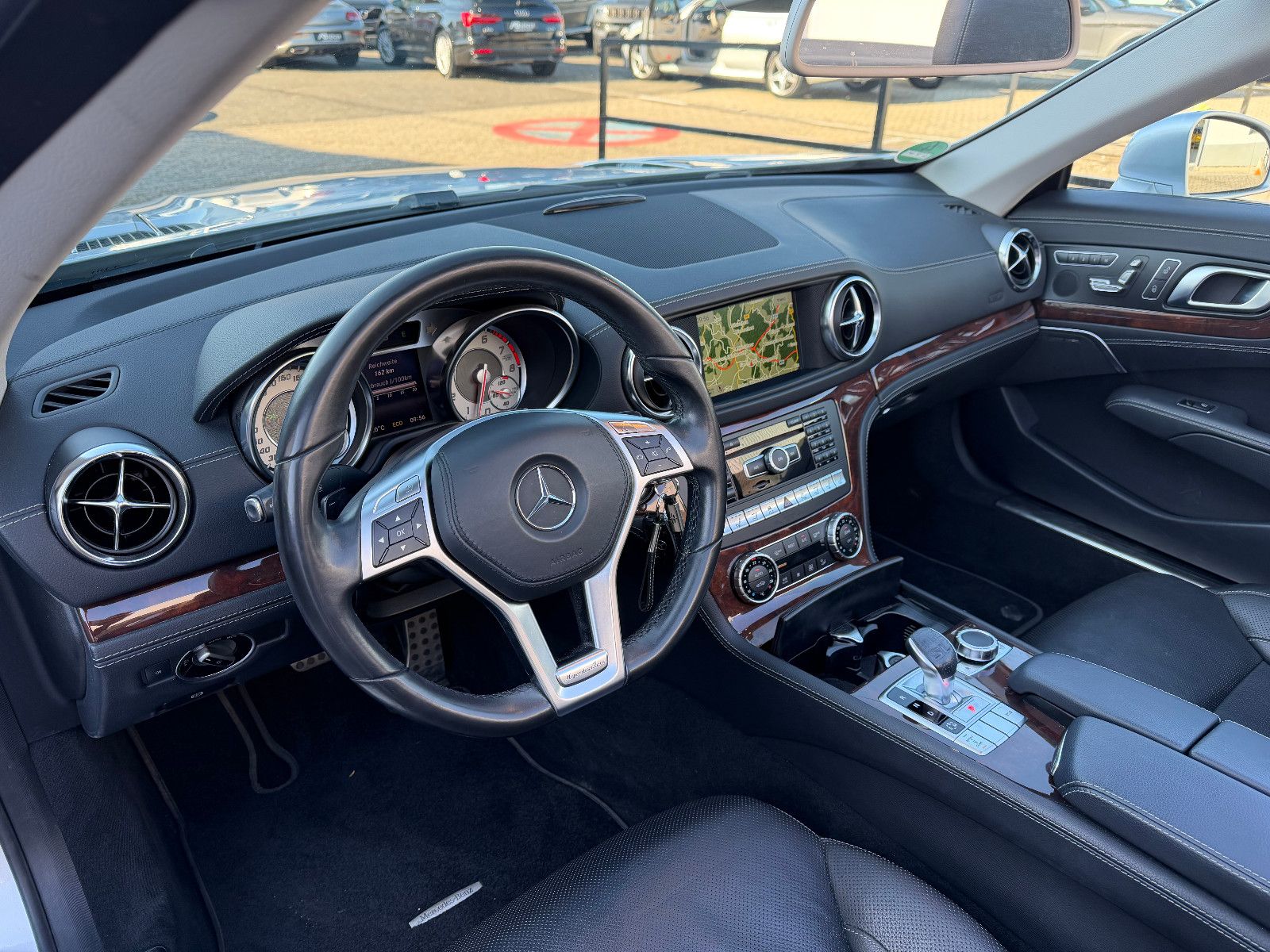 Fahrzeugabbildung Mercedes-Benz SL 350 /AMG/HARMAN-KARDON/MEMORY/T-WINKEL