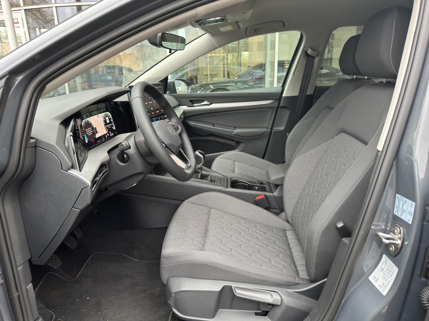 Fahrzeugabbildung Volkswagen Golf Life Life,Climatronic,LED-Plus,Navi,WE-Conn