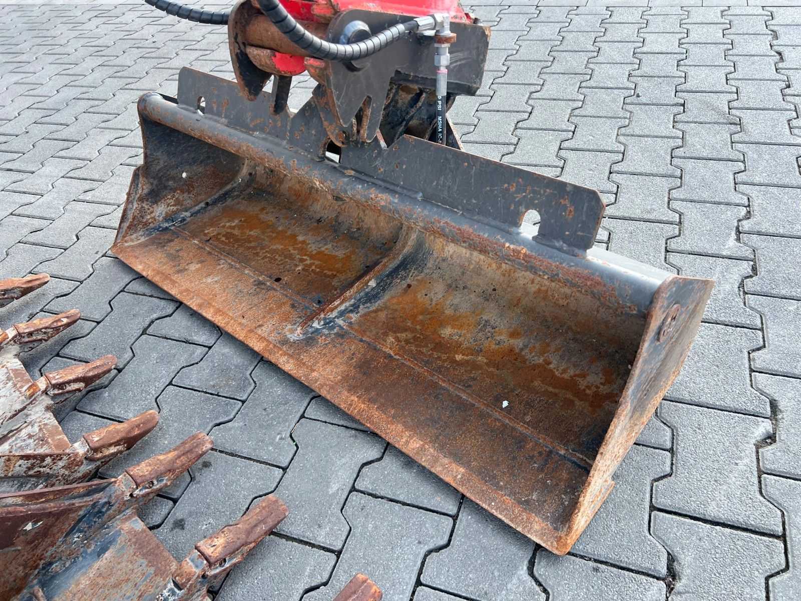 Fahrzeugabbildung Eurocomach 25ZT / nur 316h! / 2021/ Löffelpaket