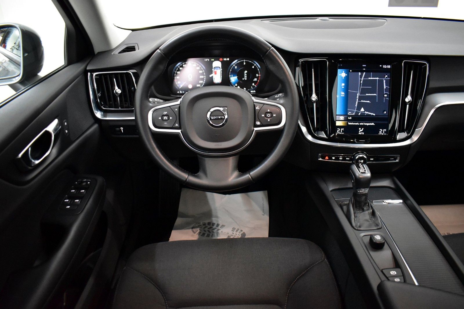 Fahrzeugabbildung Volvo V60 Kombi Navi,LED,PDC,DAC,Business-Paket