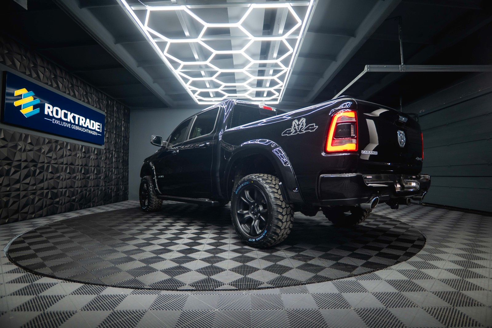 Fahrzeugabbildung Dodge RAM 5.7 V8 HEMI 4x4 LARAMIE Offroad Night LED