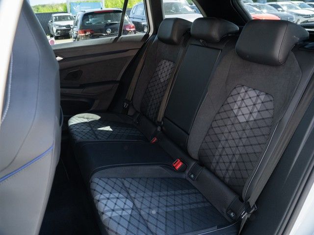 Golf VIII Variant R-Line TSI DSG 4M. Black Style