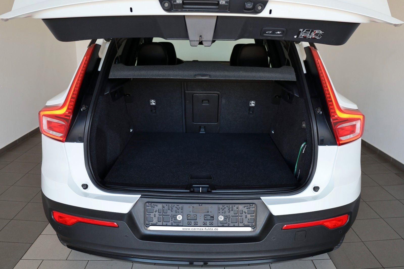 Fahrzeugabbildung Volvo XC40 T5 Recharge R Design Leder,Navi,PanDach,360