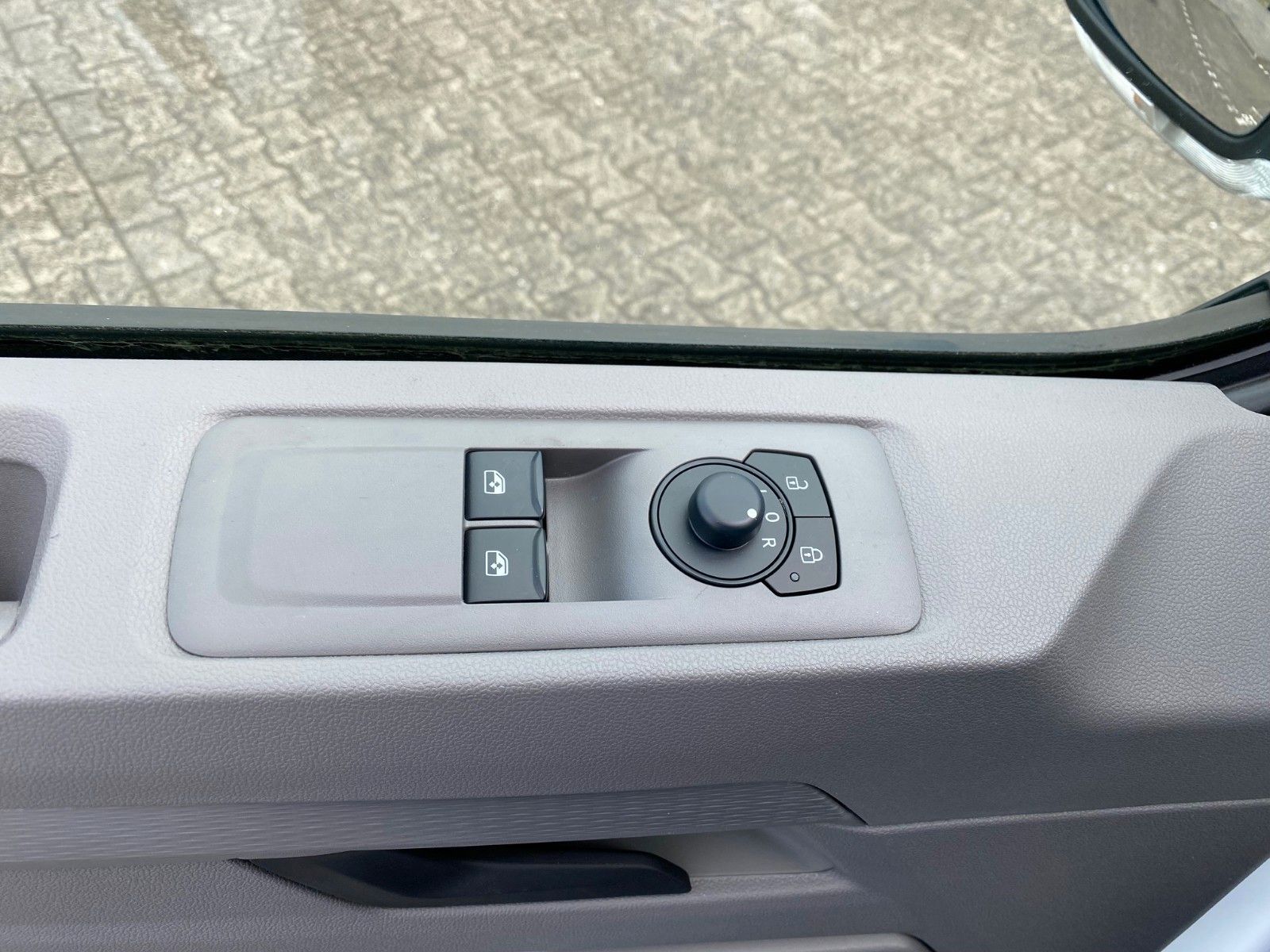 Fahrzeugabbildung Volkswagen T7 Transporter Kasten LR 2.0 TDI+KAMERA+NAVI+PDC