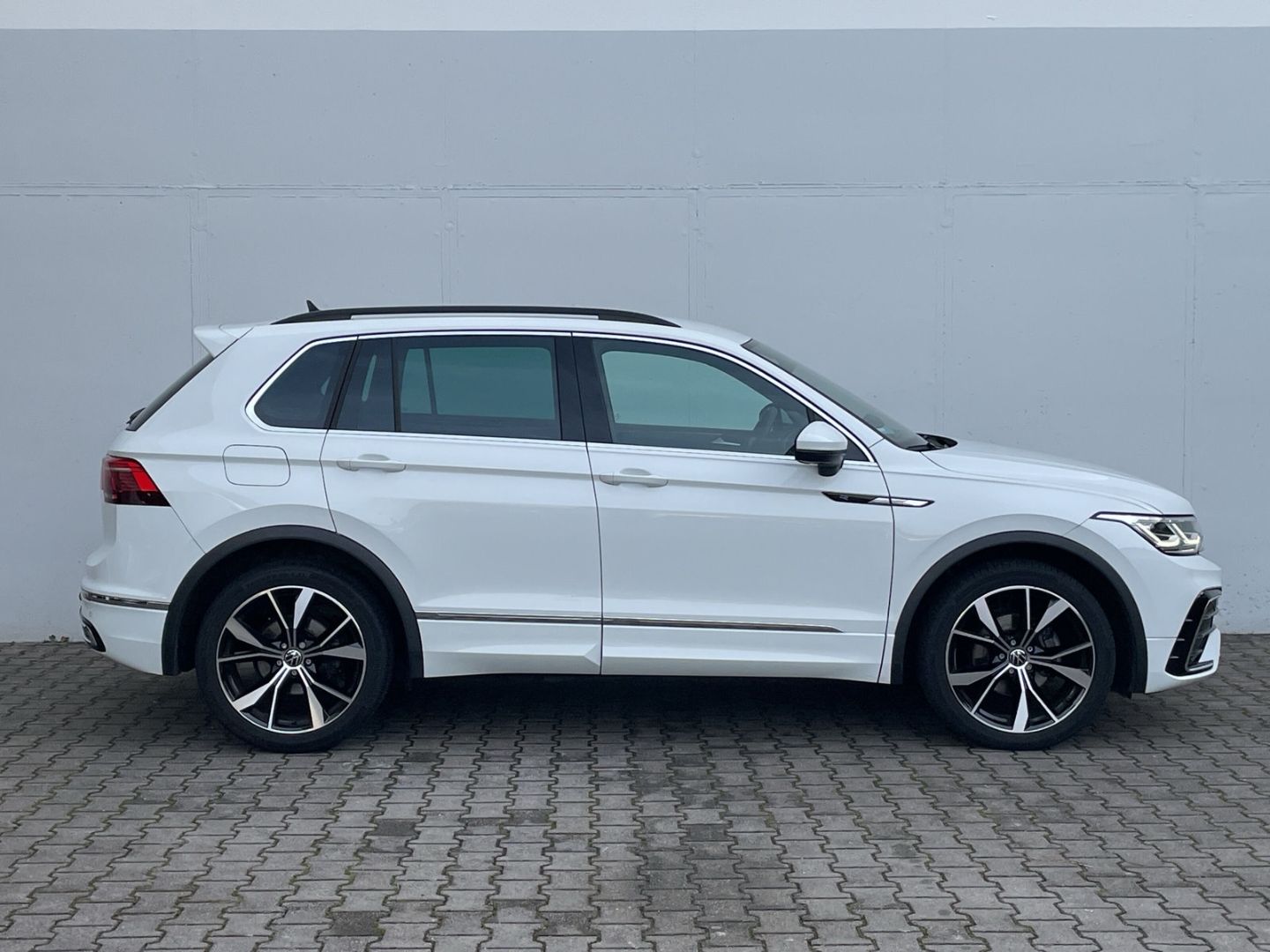 Tiguan 2.0 TDI DSG R-Line AHK/Matrix/360°Kamera/