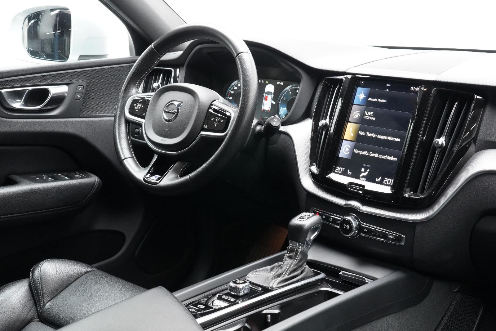 Volvo XC60 2.0 R-Design SHZ CarPlay Keyless PDC GRA
