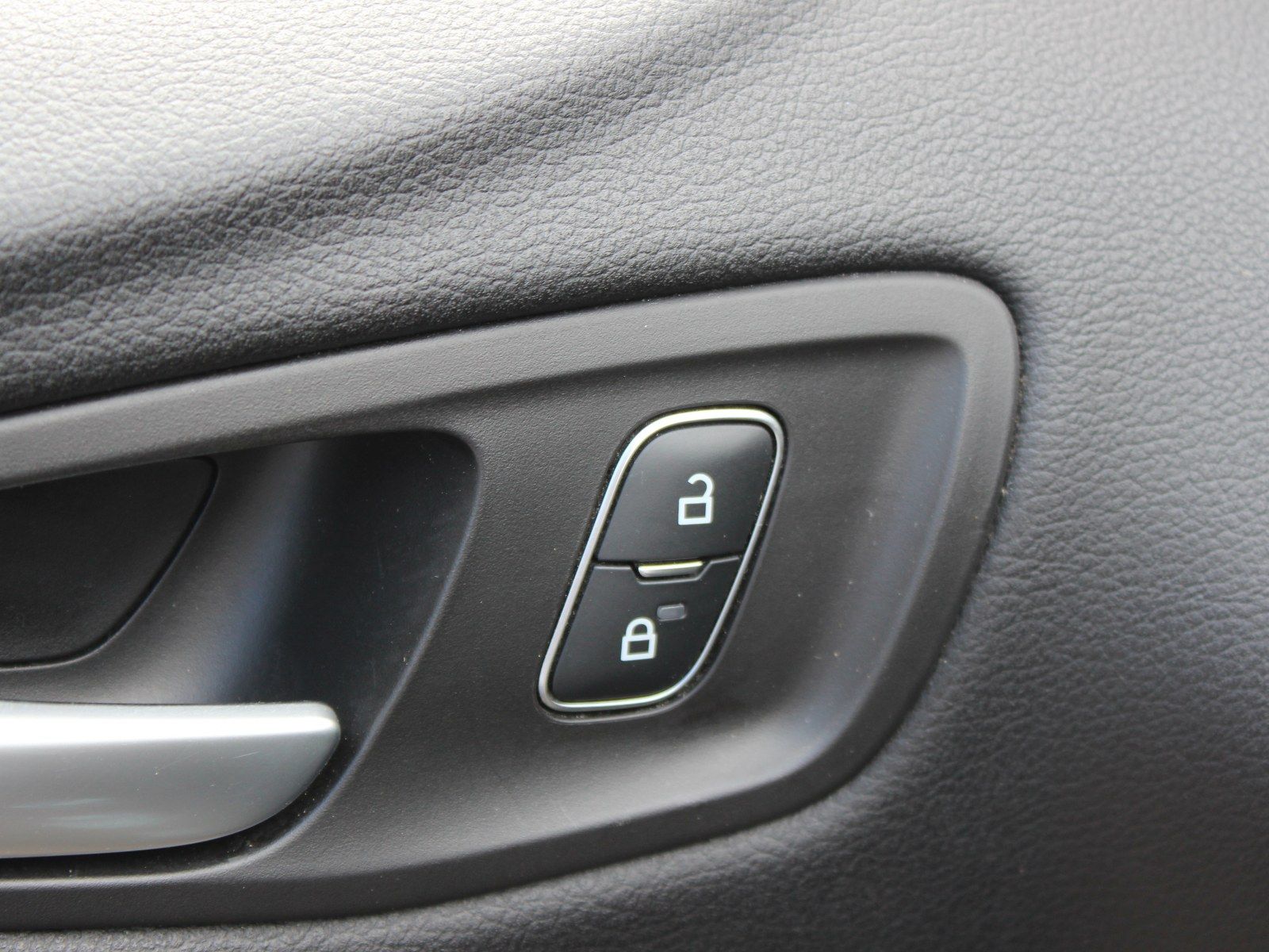 Fahrzeugabbildung Ford Kuga Cool & Connect 2,0 TDCi 4x2 Start/Stopp