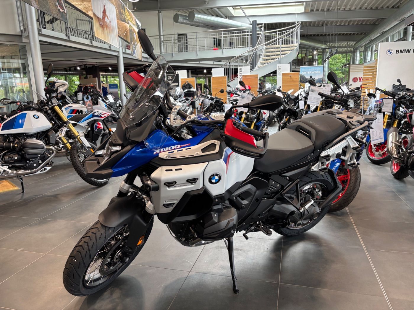 Fahrzeugabbildung BMW R 1300 GS Adventure Trophy 3 Pakete ASA