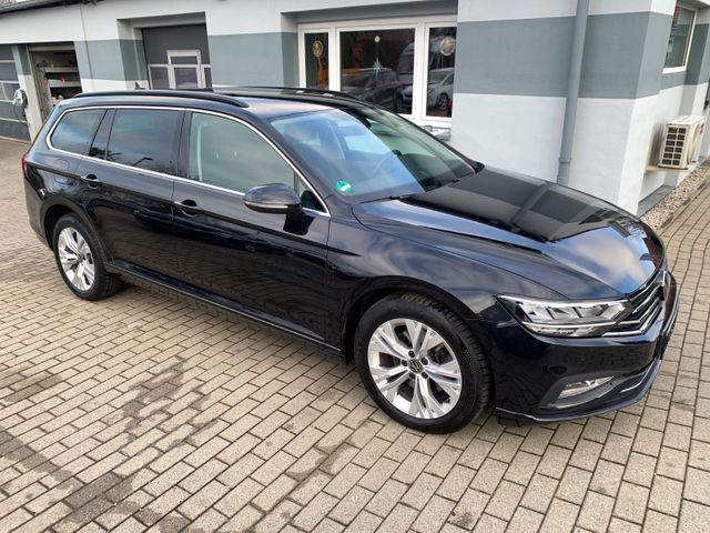 Volkswagen Passat Variant 4Motion DSG LED ACC PDC Navi Shzg