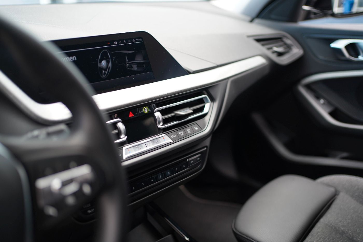 Fahrzeugabbildung BMW 120dA xDrive Sport Line +Fernlichtassis+Klima+PD