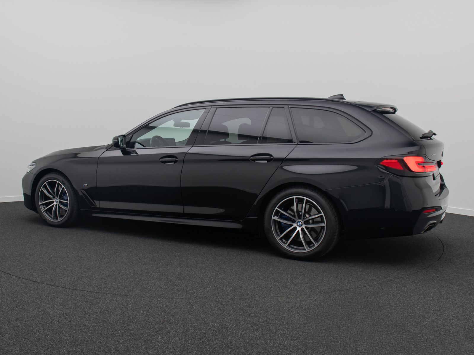 Fahrzeugabbildung BMW 540d xD M Sport DAB HUD DisplayKey Panorama HiFi