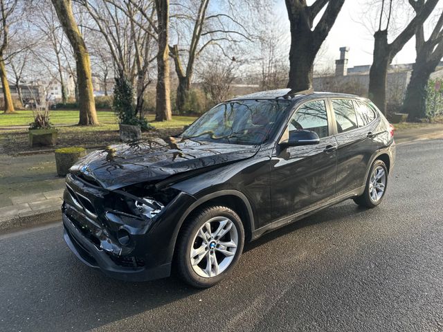 BMW X1 20 i xDrive *AUTOM*NAVI*KAMERA*PANORAMA*LEDER