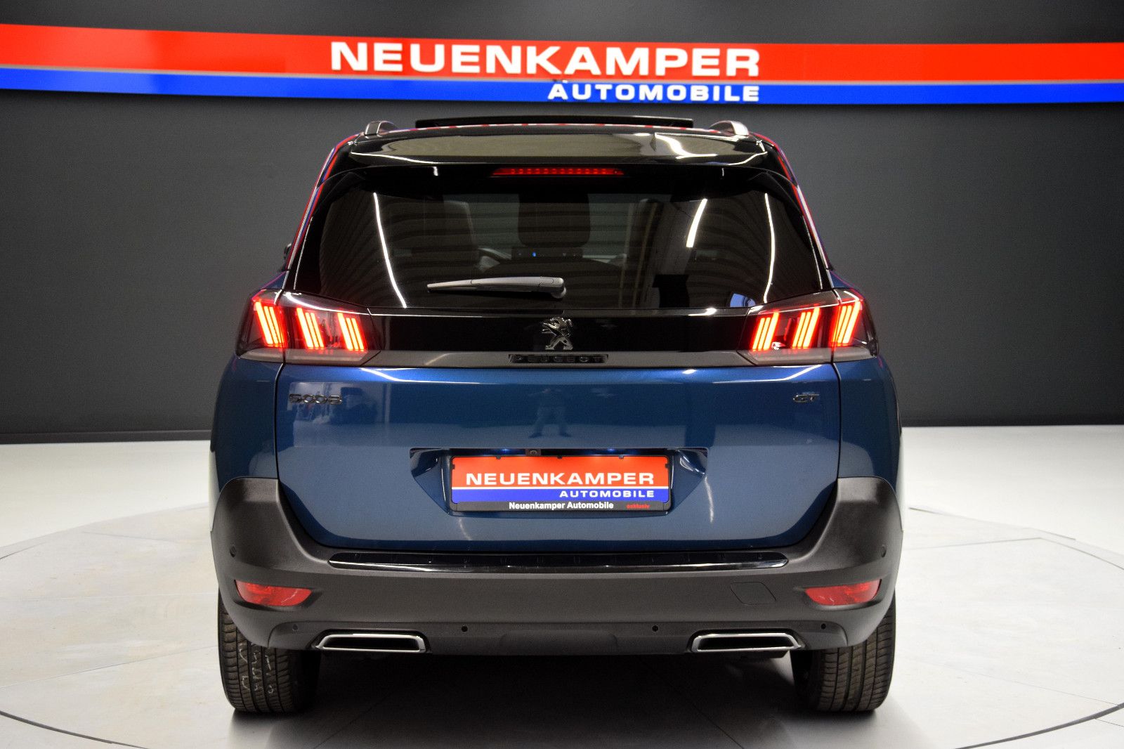 Fahrzeugabbildung Peugeot 5008 GT 7-Sitze Panorama LED ACC Focal Alcantara