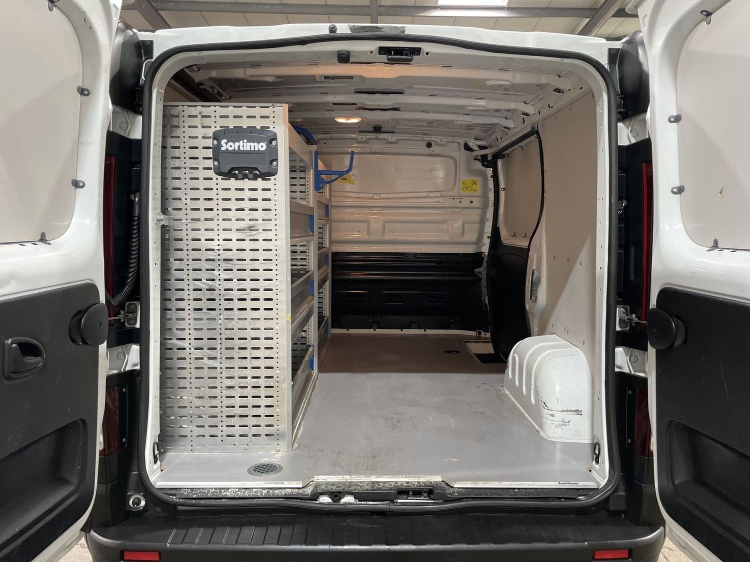 Fahrzeugabbildung Opel Vivaro Kasten L1H1 2,9t #Sortimo#Navi#Klima#