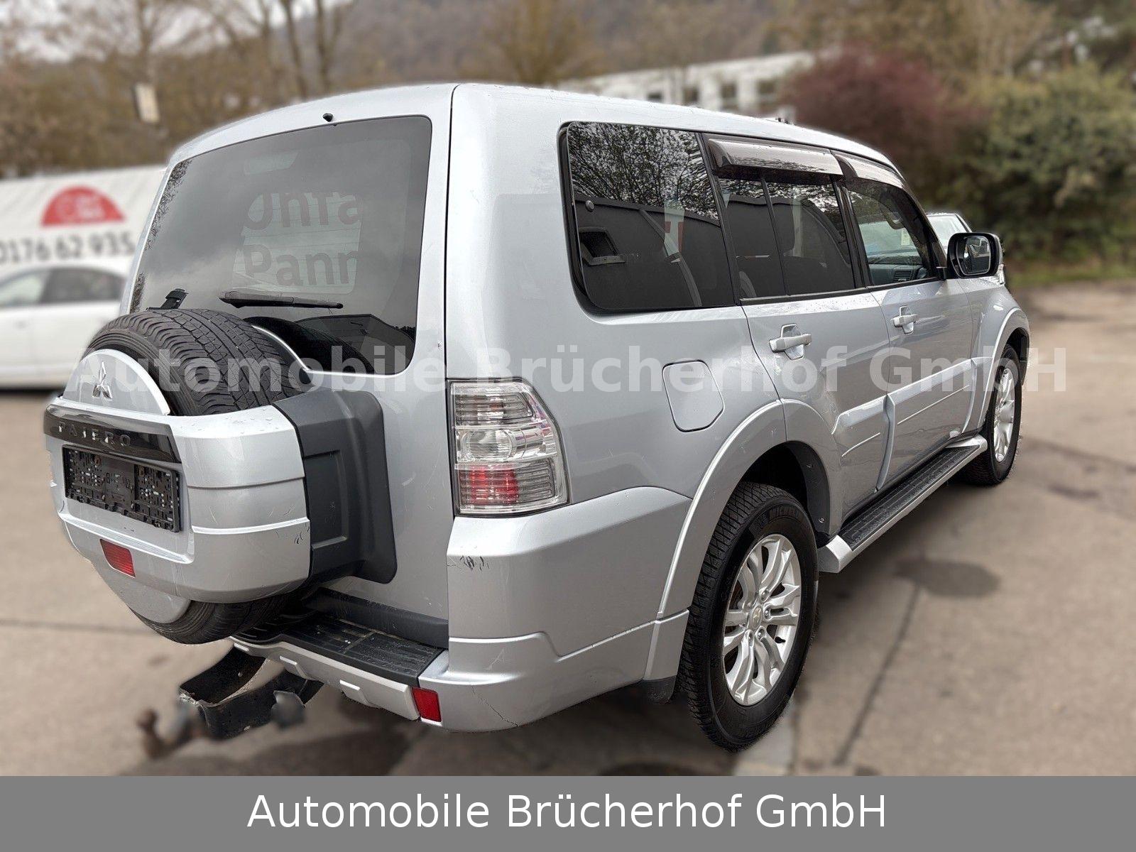 MITSUBISHI PAJERO