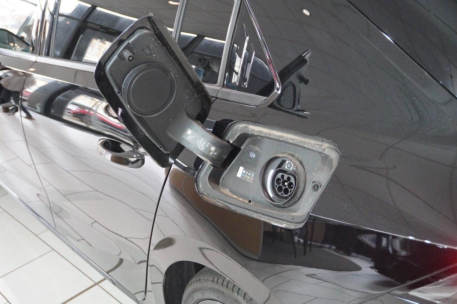 Fahrzeugabbildung Opel Astra L Lim. 1.6T PHEV GSe NAVI/LED/360°/SPORT