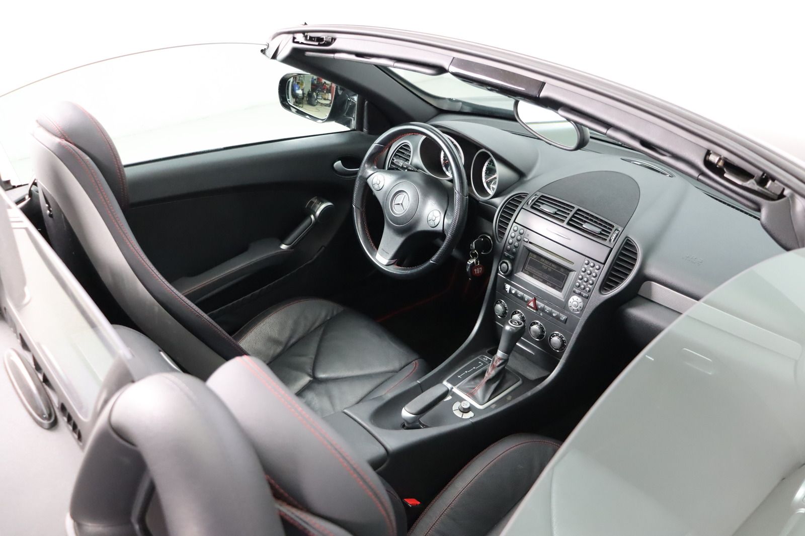 Fahrzeugabbildung Mercedes-Benz SLK 200 KOMPRESSOR * Airscarf * SHZ * Bi-Xenon