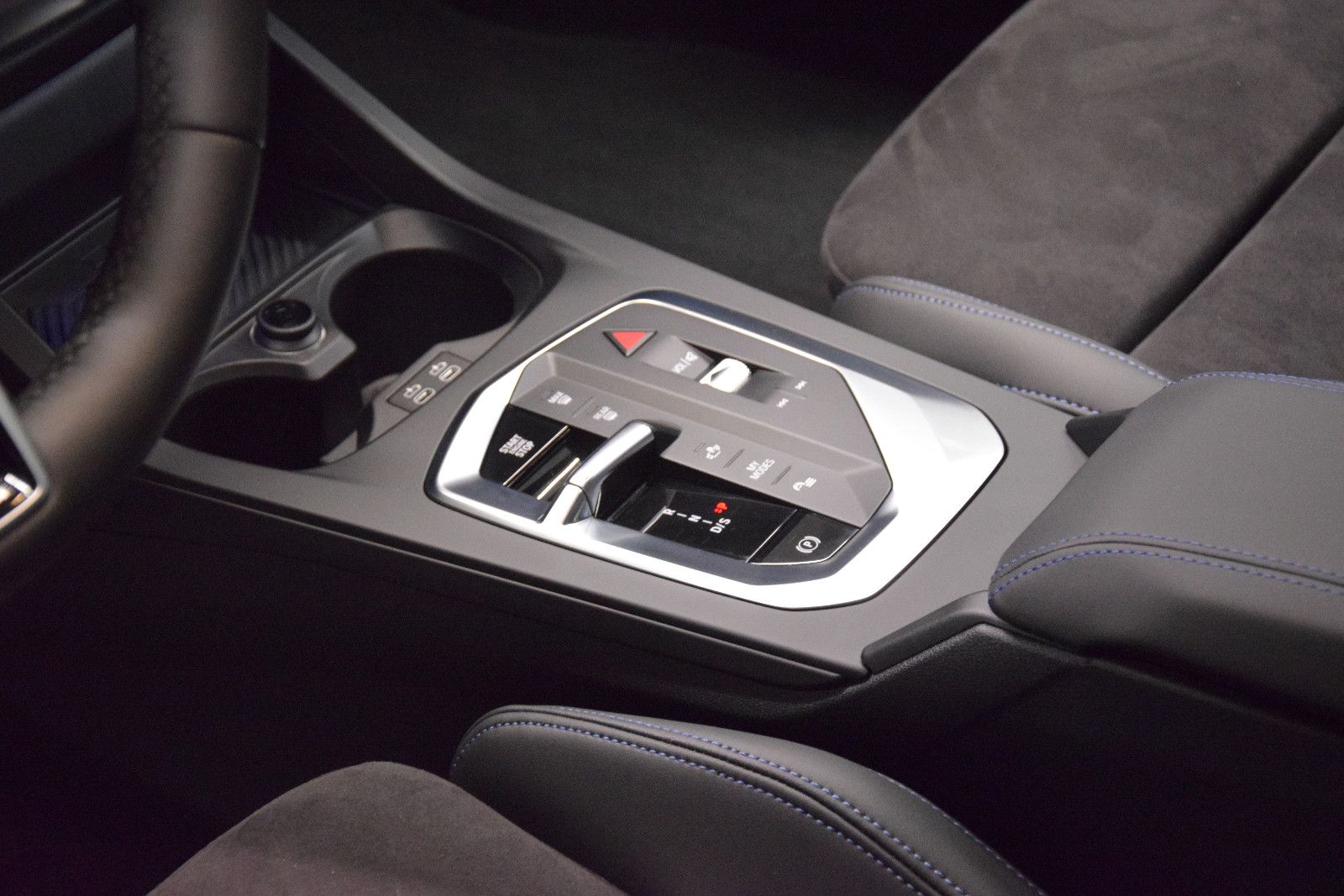 Fahrzeugabbildung BMW 220 i Gran Coupé M Sport Pano H&k Memory Schale