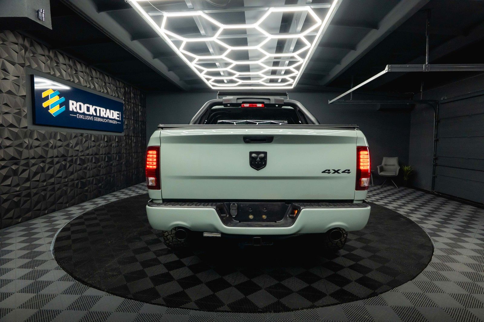 Fahrzeugabbildung Dodge RAM 5.7 V8 HEMI 4x4 OFFROAD Night-Paket *LED*AHK