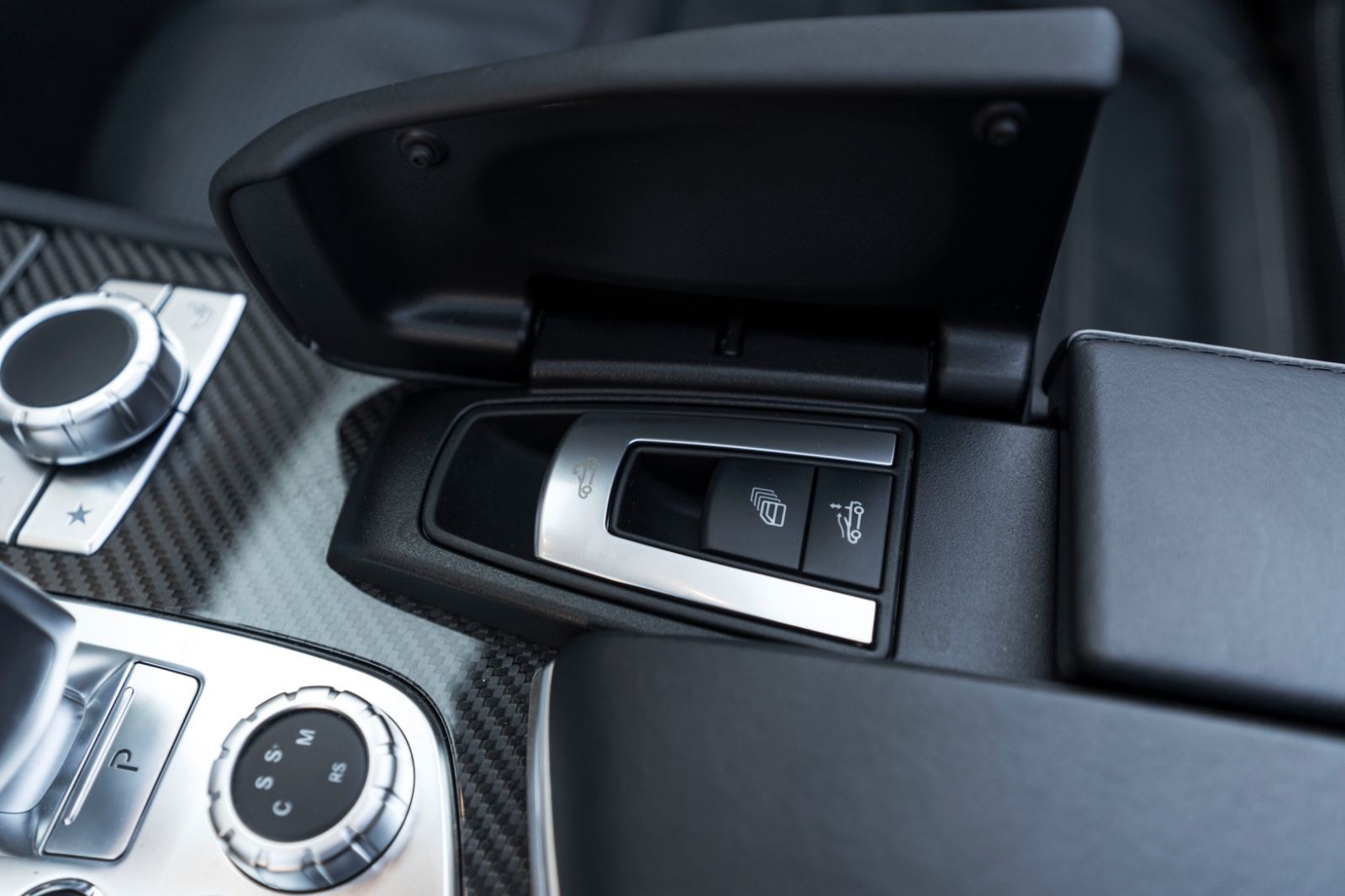 Fahrzeugabbildung Mercedes-Benz SL 63 AMG CARBON H&K KAM AIRSCRAF SOFT-CLOSE