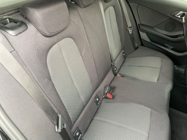 Fahrzeugabbildung BMW 118 i Advantage Autom. Navi, Sitzheizung, Tempom