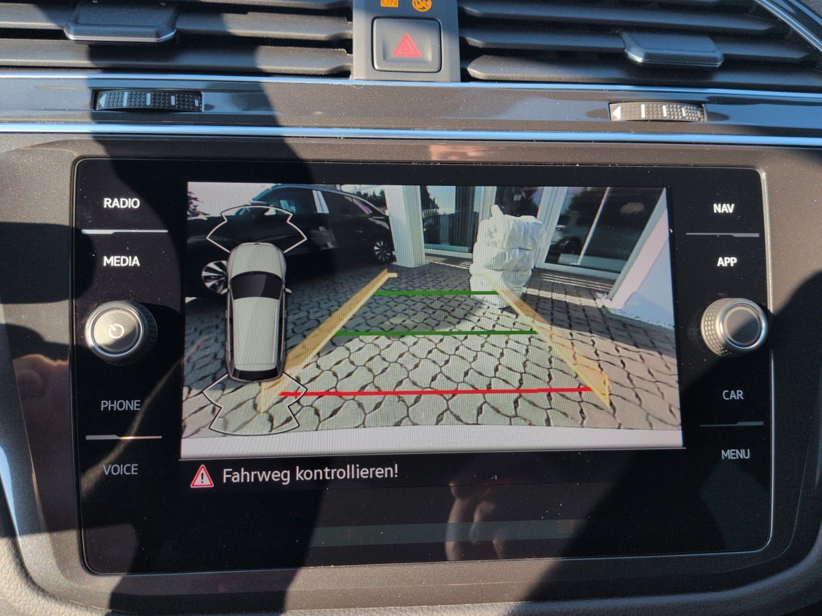 Tiguan 2.0 TDI DSG 4M R-Line KAMERA+STHZ+AHK