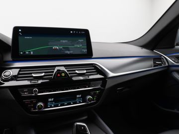 Fahrzeugabbildung BMW 520d xD M Sport Laser Kamera HUD DAB HiFi AHK