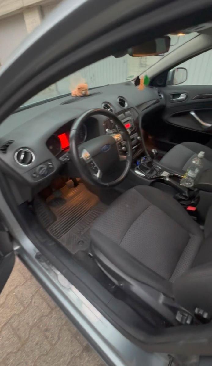 Ford Mondeo 2009 — interior