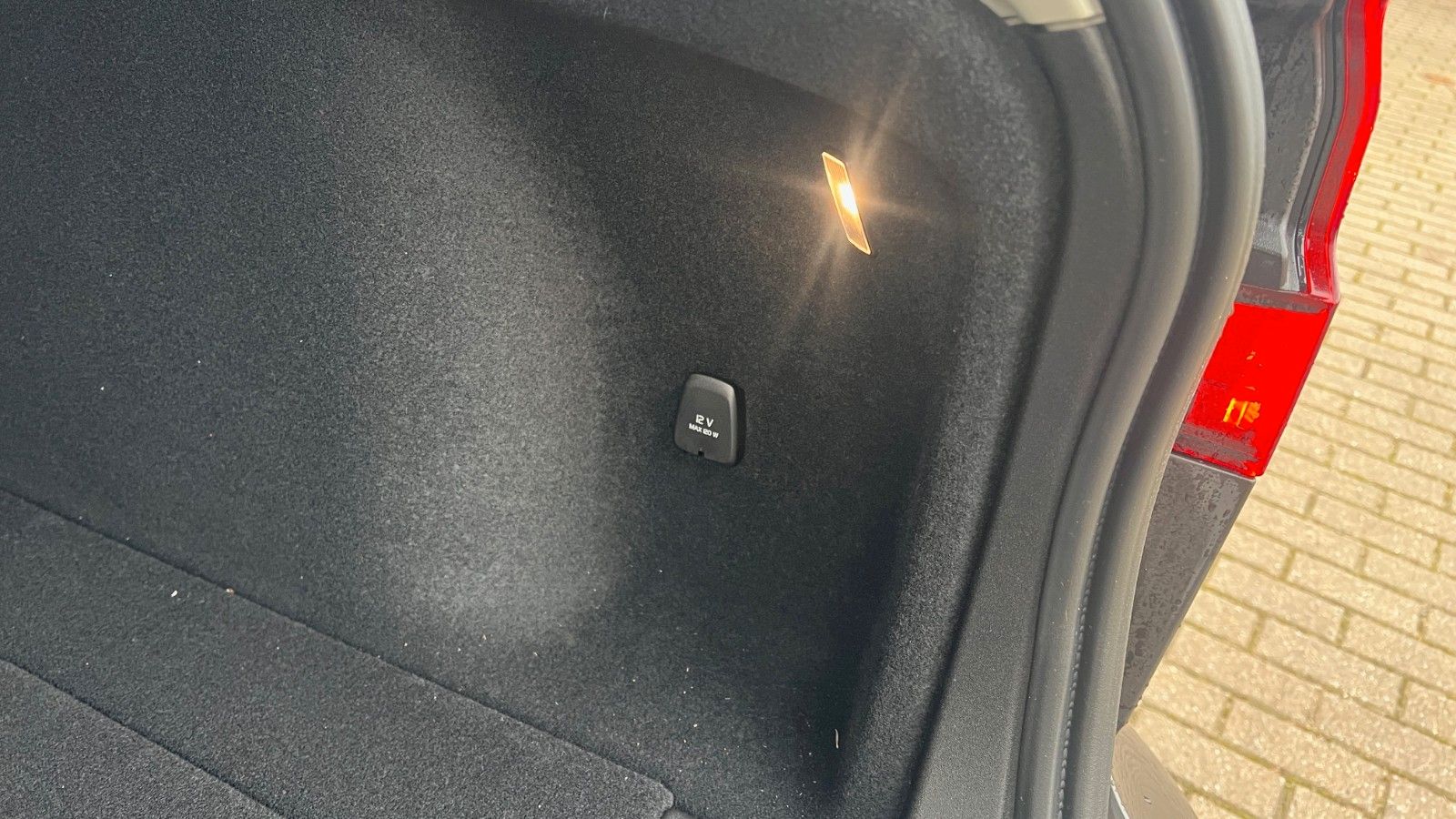 Fahrzeugabbildung Volvo V60 B4 CC Ultimate AWD*B&W*360°*SH*Massage*