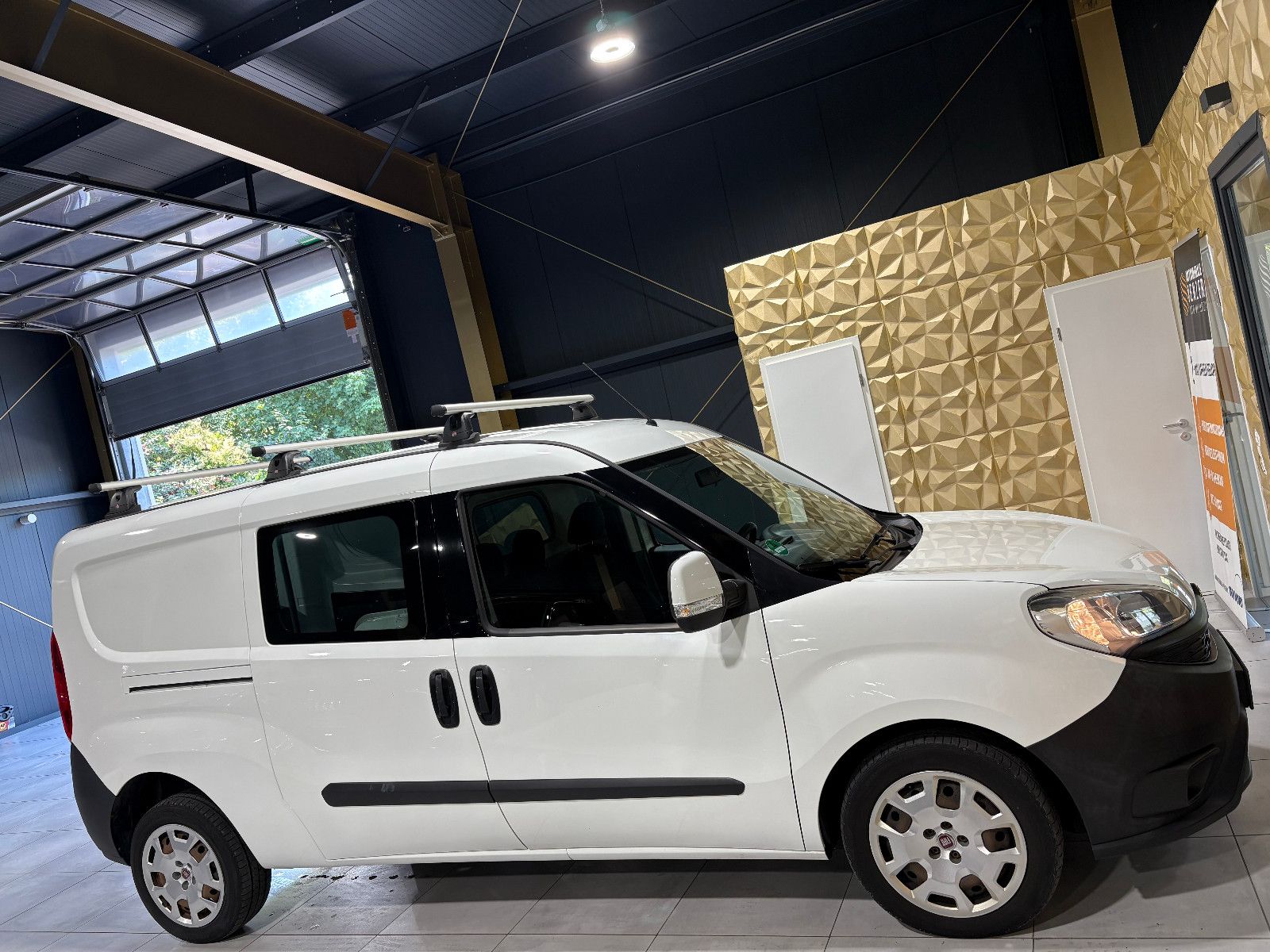 Fahrzeugabbildung Fiat Doblo Doblò SX Maxi Kasten/3-SITZ/PDC/BLUETOOTH/
