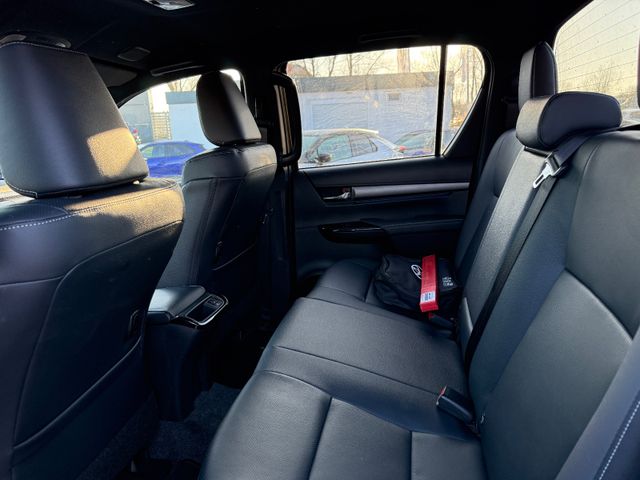 Toyota Hilux DC 2.8 MHEV 4×4 Invincible JBL *SOFORT*