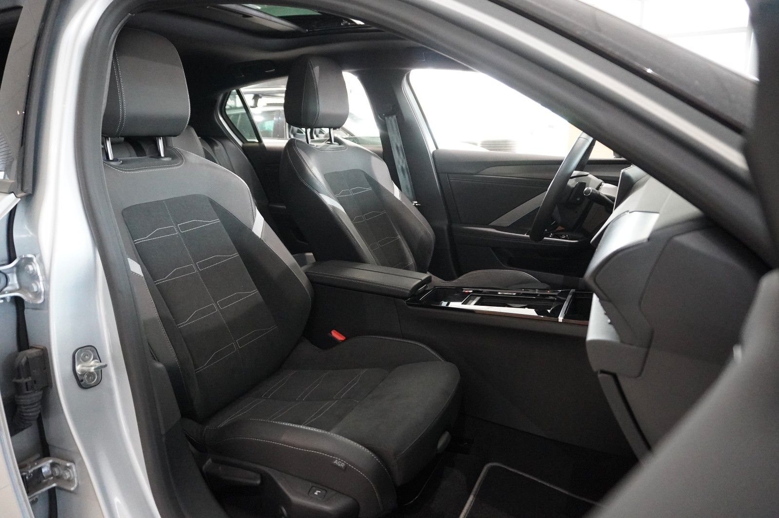 Fahrzeugabbildung Opel Astra L Lim. 1.2T GS LINE NAVI/LED/360°/PANO/HUD