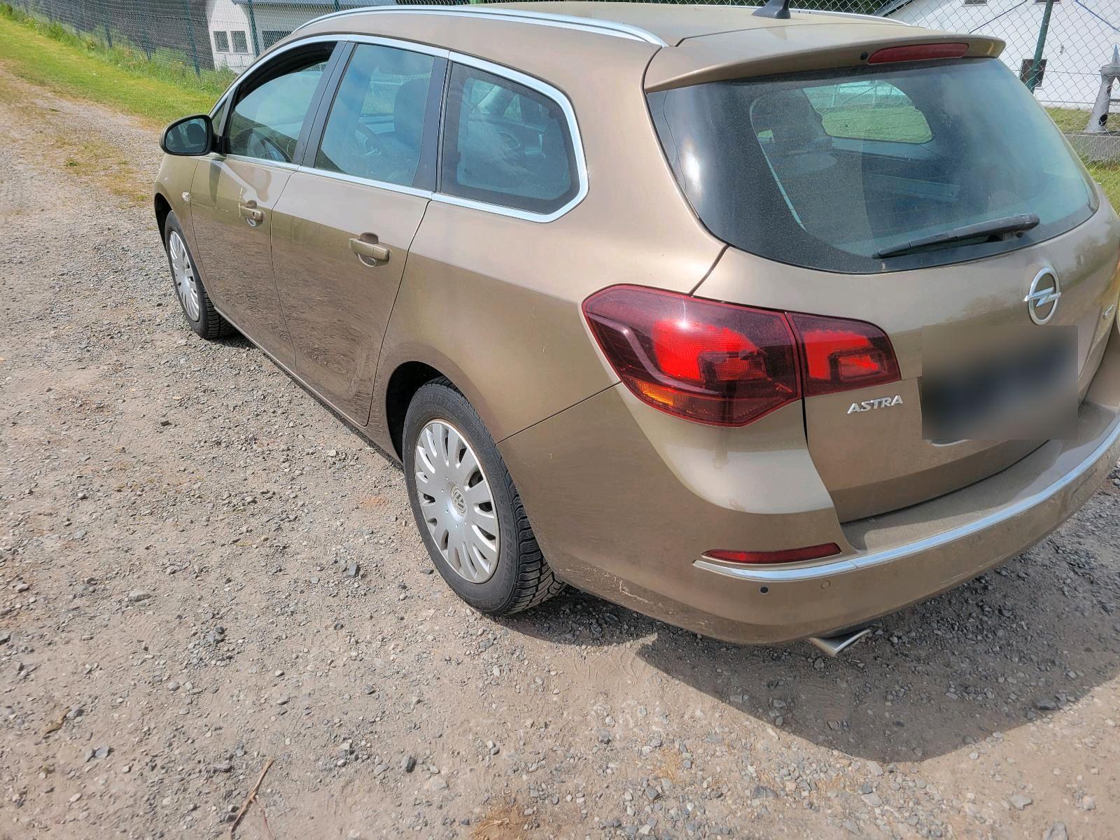 Opel Astra 2014 — photo 6