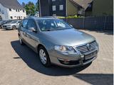 Volkswagen Passat Variant 2.0 TDI *Zahnriemen neu*Navi*AHK* - Volkswagen Passat Variant aus 2005