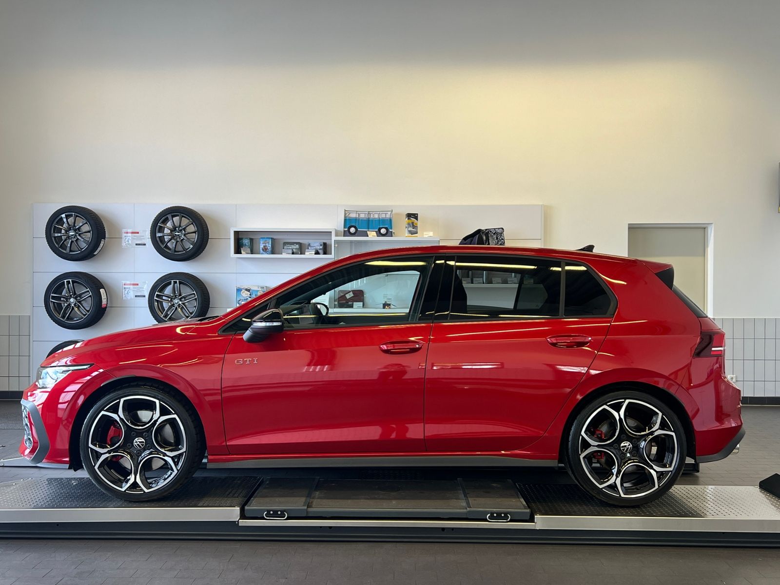 Fahrzeugabbildung Volkswagen Golf VIII GTI 2.0 TSI DSG *AHK, LED, Black Style