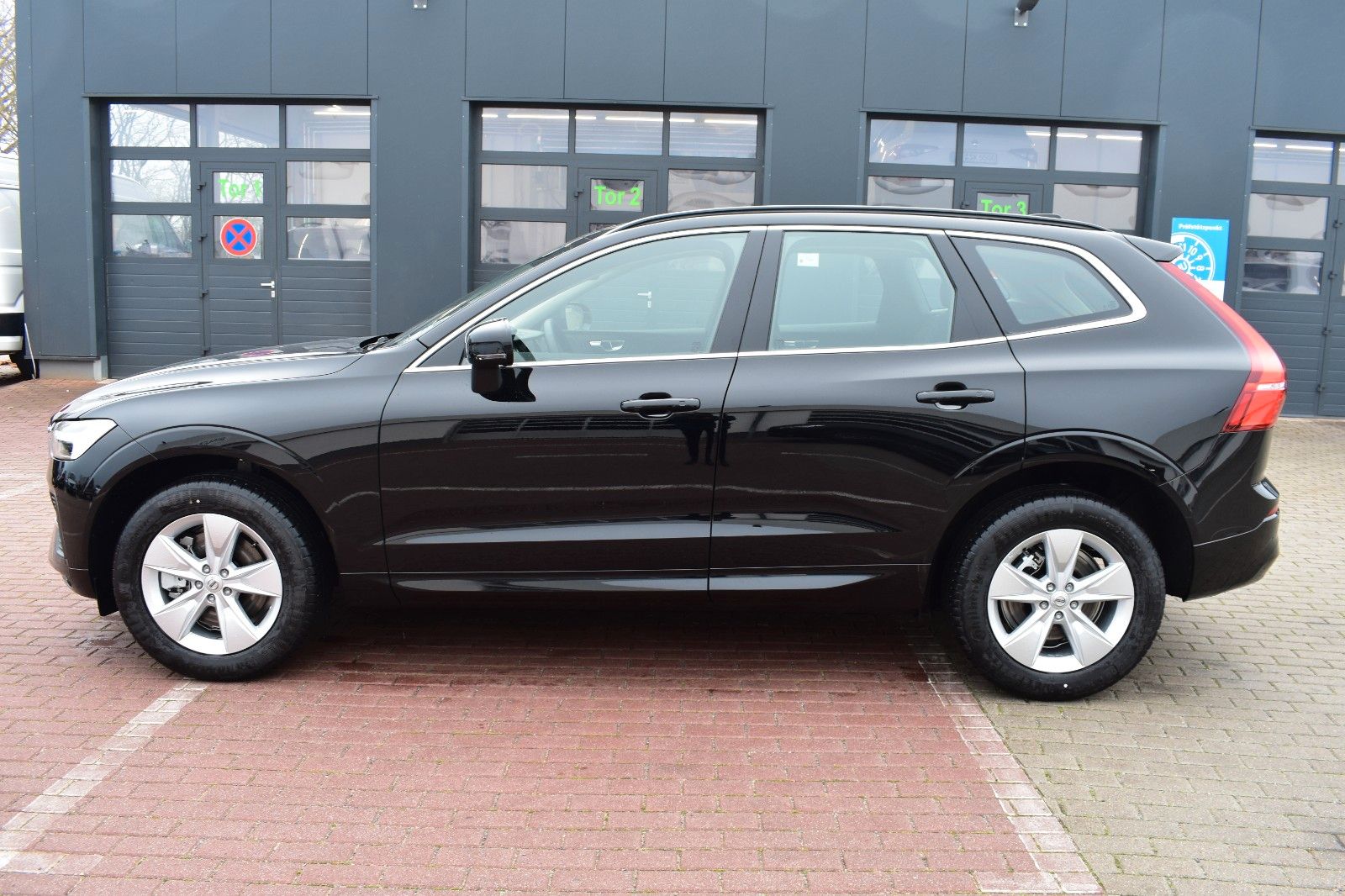 Fahrzeugabbildung Volvo XC60 B4D  Momentum Pro*STDHZG*PANO*ACC*MAPS*AHK