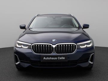 Fahrzeugabbildung BMW 520d xD Luxury Line Kamera HUD DAB HiFi DisplKey