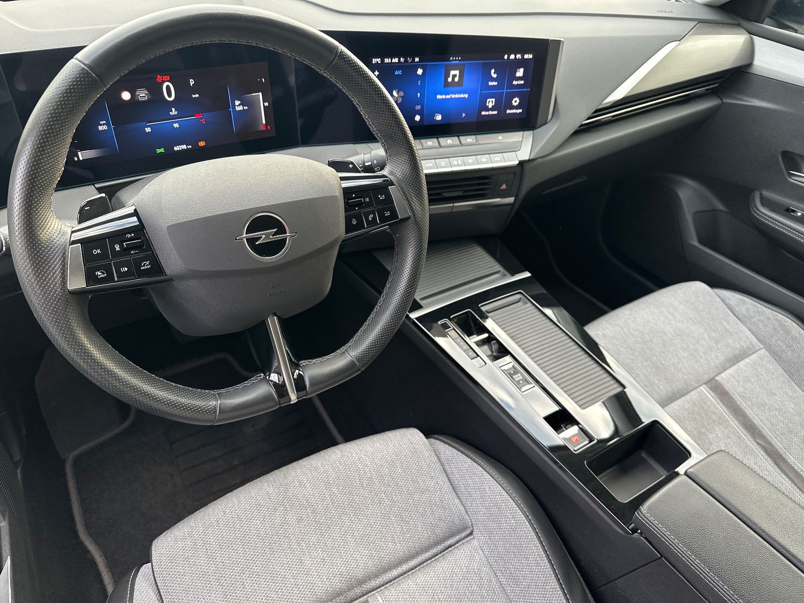 Fahrzeugabbildung Opel Astra SpT 1.5 D Automatik Business Elegance NAV
