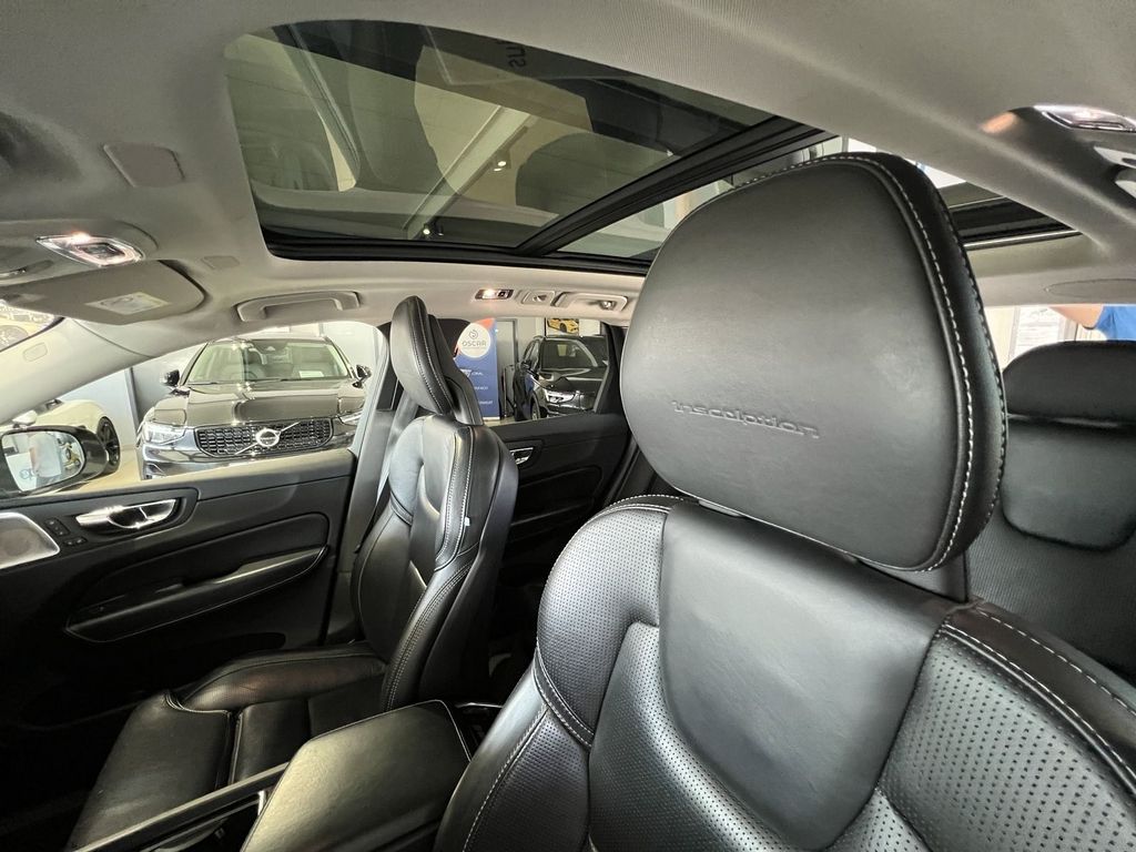 Volvo XC60 D5 Inscription AWD B&W Massage Pano Kamera