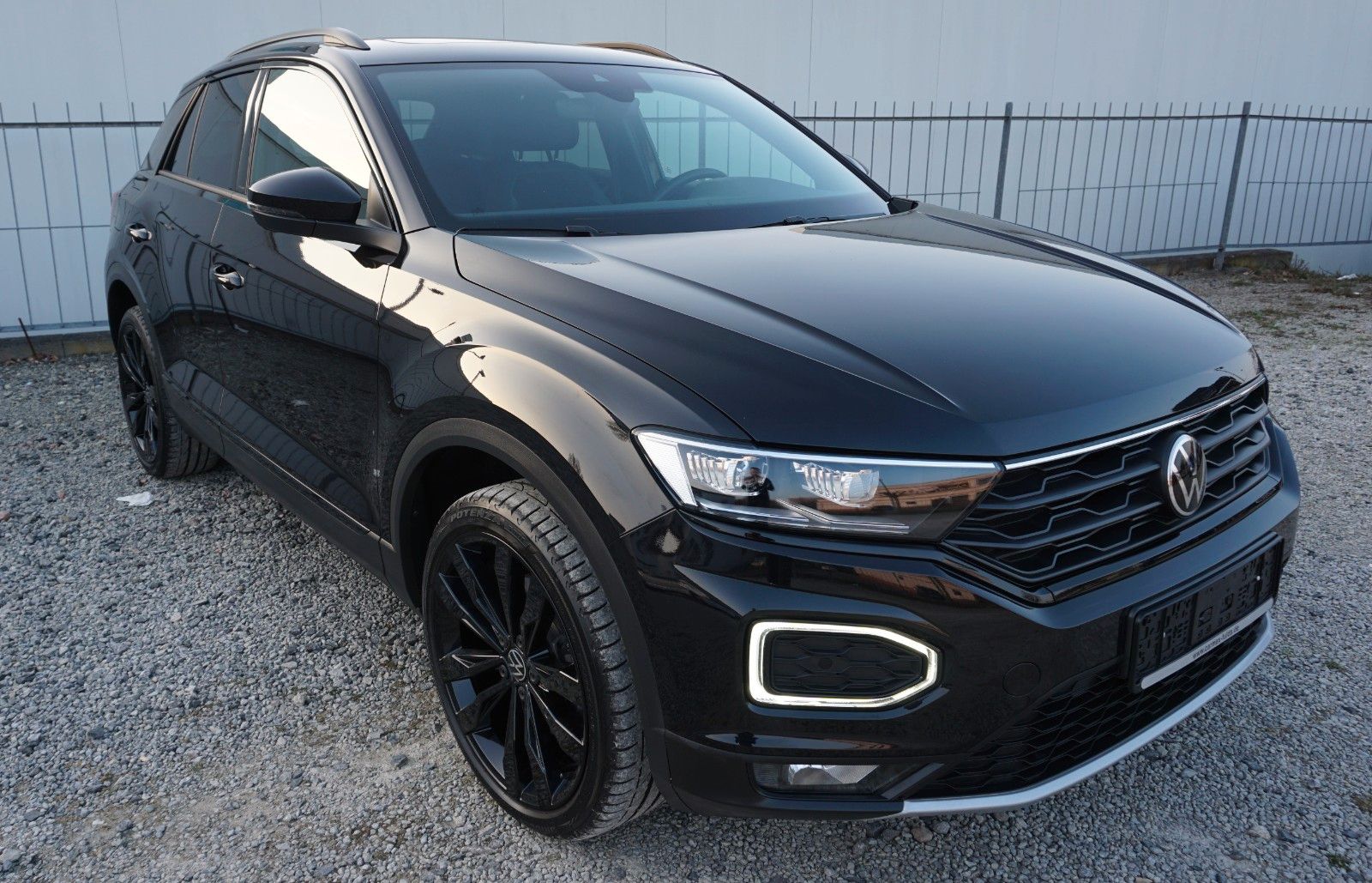 Fahrzeugabbildung Volkswagen T-Roc Sport 4Motion, Kamera, Navi, Pano, Black