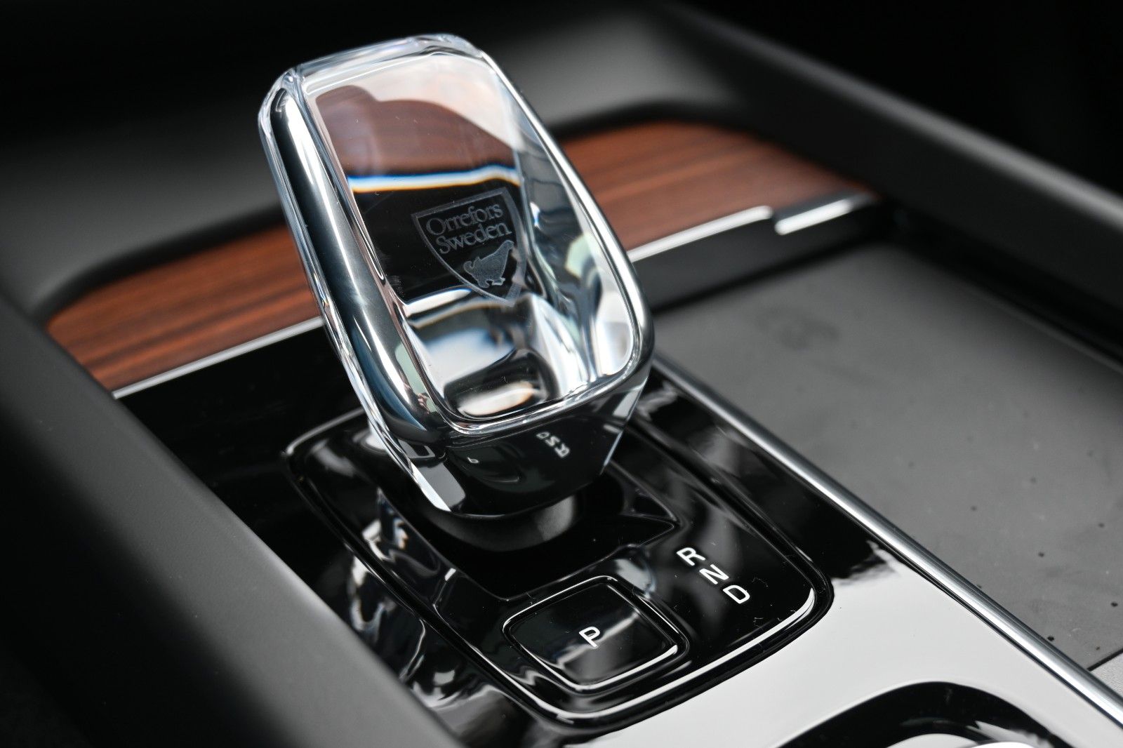 Fahrzeugabbildung Volvo XC60 T8 RC AWD Ultra Dark*LUFT*360*ACC*AHK