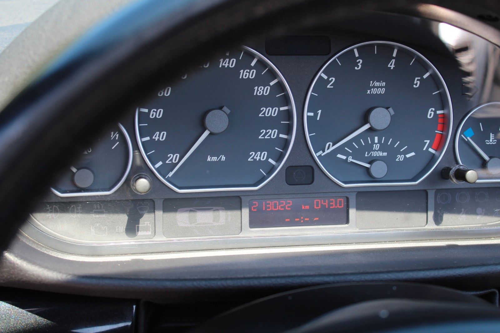 330Ci CABRIO 1. Hand Scheckheft!!